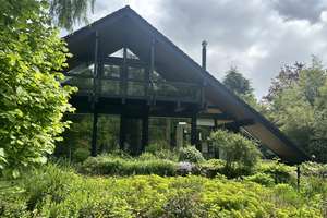 NEUWARMBÜCHEN (FELDRAND): FREISTEHENDES HOLZSTÄNDERHAUS MIT EINLIEGER-WHG AUF PARKÄHNL. GRUNDSTÜCK – Die vollständige Adresse der Immobilie erhältst du vom Anbieter., 30916 Isernhagen – Vorschaubild 1