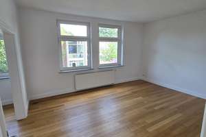 Großzügige und sonnige 4-Zimmer in Duissern mit Balkon und Garten