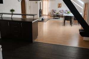 Extragroße 3,5 Zimmer-Wohnung mit riesiger Dachterrasse - ca. 142 qm Wohnfläche & EBK & Stellplatz