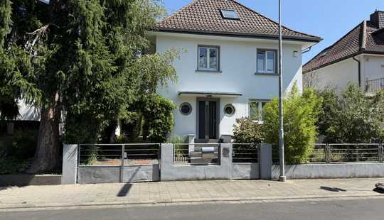 Bild von Von Privat: Freistehendes Einfamilienhaus mit ELW in Bestlage von Neu-Isenburg (Westend)