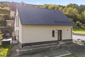 Hochwertiger KfW-55-Neubau! Energieeffizientes Einfamilienhaus in ruhiger Lage – Die vollständige Adresse der Immobilie erhältst du vom Anbieter., 95361 Ködnitz – Vorschaubild 4