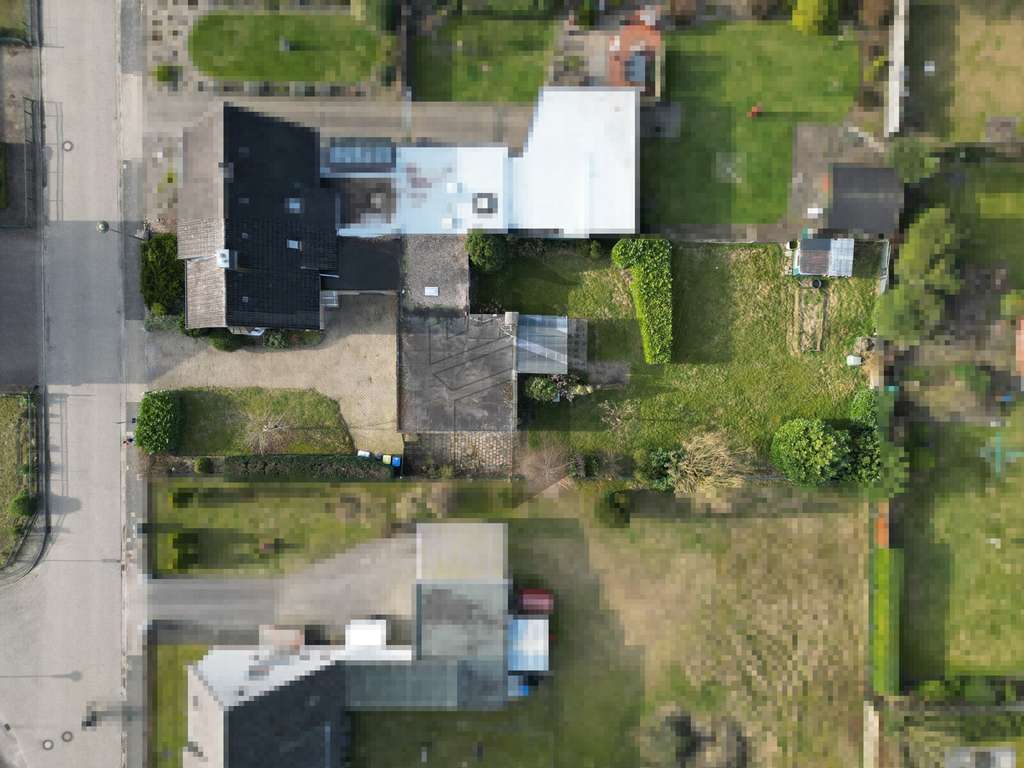 Immobilie in Lingen (Ems) - LINGEN-SCHEPSDORF: Doppelhaushälfte mit Entwicklungspotenzial in Top-Lage - Bild 1