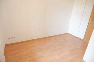 Küche mit Zugang zum Balkon - Laminat - Wanne - frei ab 1.4.25 – Mosenstraße 5, 9130 Chemnitz – Vorschaubild 18