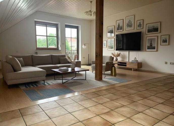 Immobilie in Nandlstadt - Geräumige 3,5-Zimmer-DG-Mais.-Wohnung mit Balkon - Bild 0