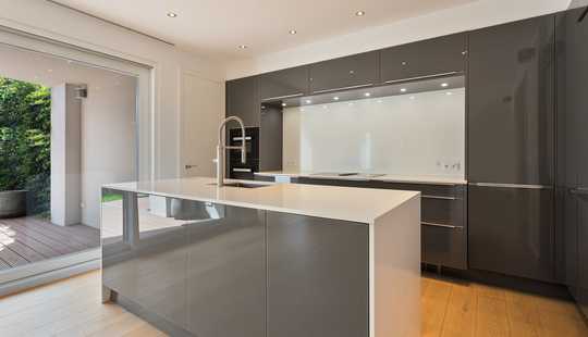 Bild von Exklusives Einfamilienhaus mit hochwertiger Ausstattung, 2 PKW Stellplätzen und kleinem Garten