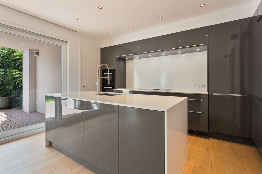 Exklusives Einfamilienhaus mit hochwertiger Ausstattung, 2 PKW Stellplätzen und kleinem Garten