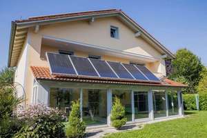 Großzügiges Einfamilienhaus mit Wellnessbereich, in ruhiger Lage, 5 Minuten von BMW in Dingolfing – Die vollständige Adresse der Immobilie erhältst du vom Anbieter., 84130 Dingolfing – Vorschaubild 1