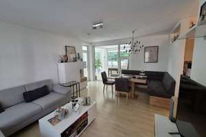 schöne 2,5 Zimmer Wohnung mit Wintergarten