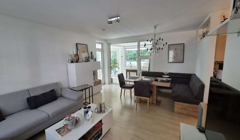 schöne 2,5 Zimmer Wohnung mit Wintergarten - Photo 2