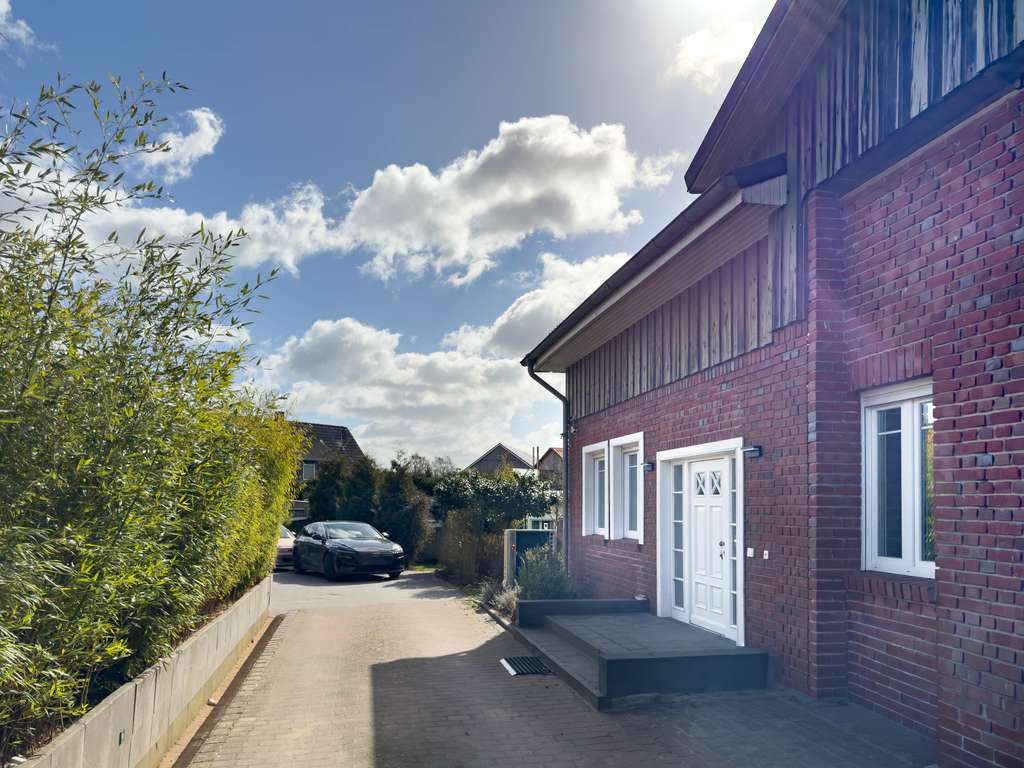 Immobilie in Rohlstorf - Exklusives Wohnerlebnis in Quaal: Modernes Raumwunder mit Pool-Oase und höchstem Komfort - Bild 0