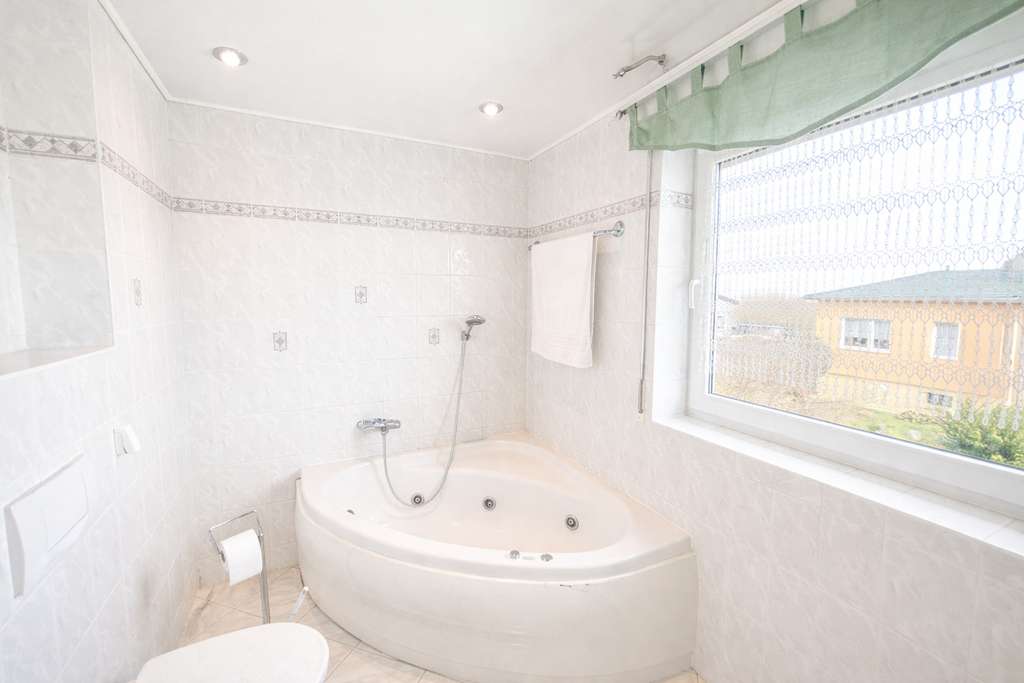 Immobilie in Goseck - Geräumiger Rückzugsort in Goseck: Ruhe, Privatsphäre und beste Anbindung im Saale-Unstrut-Gebiet! - Bild 3