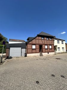 Charmantes Einfamilienhaus mit vielen Möglichkeiten; großzügiges Grundstück; Innenhof