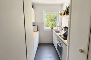 Helle 3-Zimmer-Wohnung mit sonnigem Balkon und verfügbarem Stellplatz im Dortmunder Kreuzviertel – 44139 Westfalenhalle, Dortmund – Vorschaubild 3