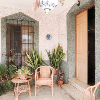 HAUS MIT GARTEN IN BERJA