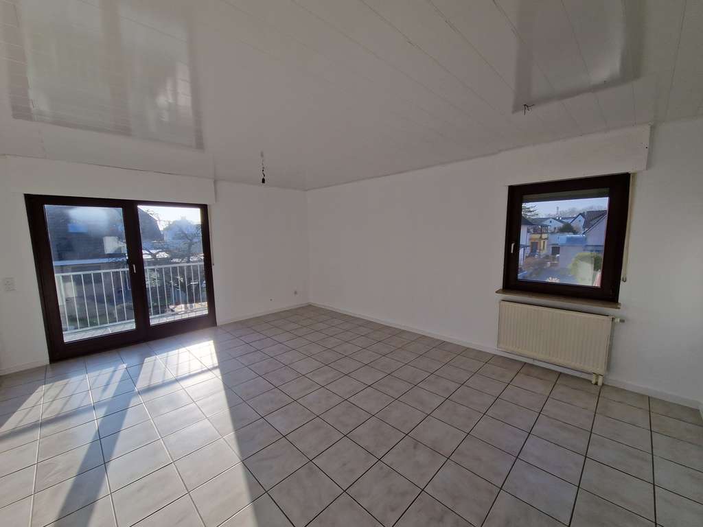 Immobilie in Stockstadt - helle 4-Zimmer Wohnung mit Stellplatz in Stockstadt am Rhein - Bild 0