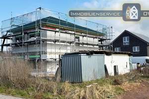 :::  1/2 bereits verkauft! ::: Neubau DHH KfW 40+ I Neubaugebiet Sandkuhle II, Top Ausstattung ::: – Die vollständige Adresse der Immobilie erhältst du vom Anbieter., 31655 Stadthagen – Vorschaubild 1