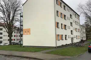 Renovierte 4-Zimmer-Wohnung mit großem Balkon! – Schlesische Str. 14, 49088 Osnabrück – Vorschaubild 1
