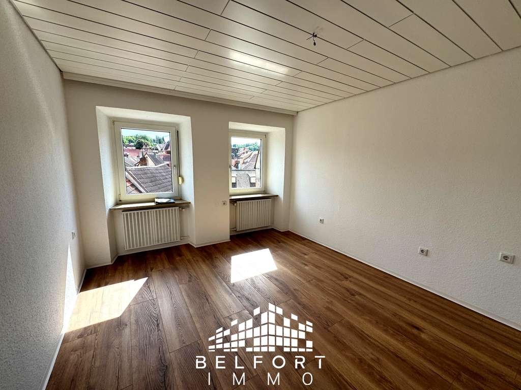 Immobilie in Marktbreit - VIEL PLATZ FÜR DIE GANZE FAMILIE: WOHNHAUS MIT SONNIGER DACHTERRASSE IM HERZEN VON MARKTBREIT - Bild 1