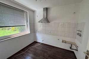 Loggia zum Innenhof und Blick ins Grüne – 2-Zimmer-Wohnung in Hannover – Rotekreuzstr. 34, 30627 Groß-Buchholz, Hannover – Vorschaubild 3