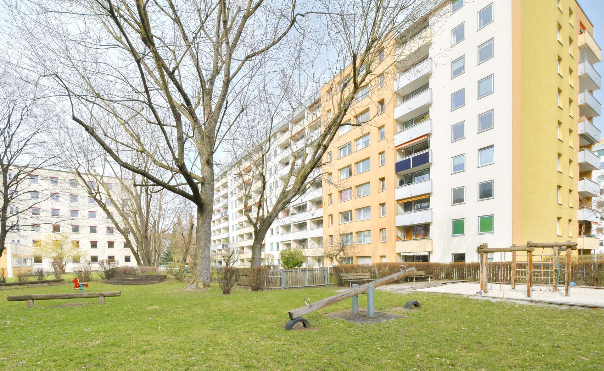 ProEigentum: 3-Zi-Whg. in Mü-Neuhausen, 84,3 m², Küche, Abstellraum, Balkon, renovierungsbedürftig, München – Bild 1