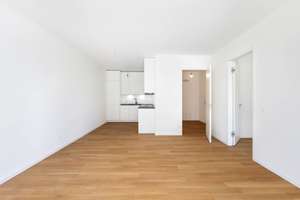 Kleinod | 2-Zi Gartenwohnung in Süd-Ost-Ausrichtung | EBK | Blick auf Parkfläche – Friedenauer Höhe 21, 12159 Friedenau, Berlin – Vorschaubild 14