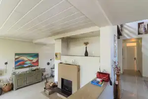Neue Luftwärmepumpe und überwiegend Fußbodenheizung - Exklusives Architektenhaus mit Traumgarten! – Rosenheim (Kreis) – Vorschaubild 4
