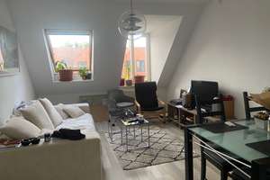 *Gepflegtes Apartment im DG zum fairen Preis* 2 Zimmer m. Laminat, EBK, Abstellraum ...!