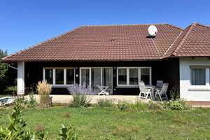 Traumhaft schönes Wohnen mit der Natur als Nachbarn... gepflegter Walmdachbungalow mit Garage auf 1 – Die vollständige Adresse der Immobilie erhältst du vom Anbieter., 96106 Ebern – Vorschaubild 4