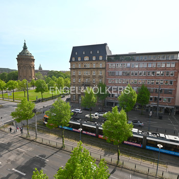 DEN WASSERTURM IMMER IM BLICK – BÜROS MIT DACHTERRASSE