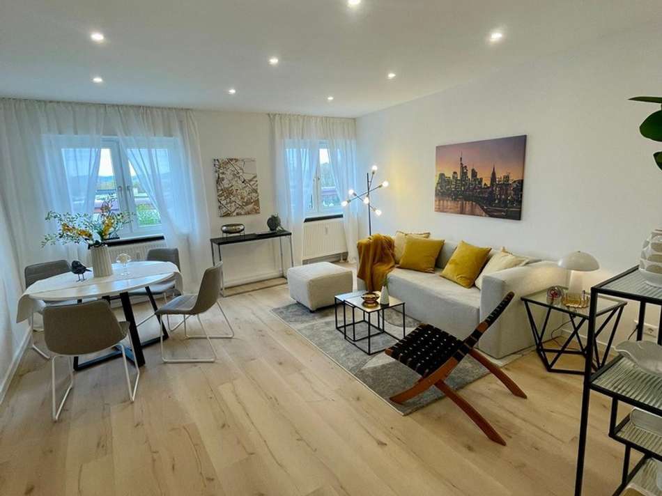 Heller Wohn- und Essbereich