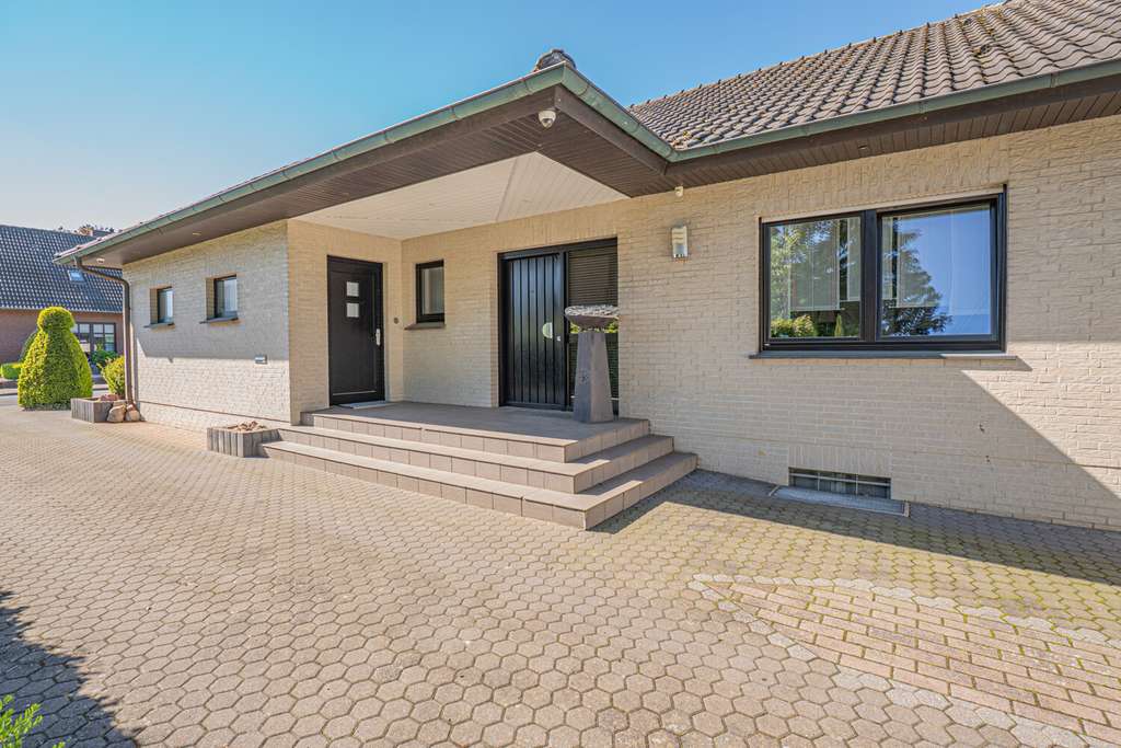 Immobilie in Holdorf - Viel Platz für die ganze Familie - saniertes Zuhause mit hochwertiger Ausstattung - Bild 1