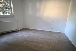 Kern Sanierte Erdgeschosswohnung mit große Küche und großer Bad – Hohenstaufen Straße 19, 51149 Gremberghoven, Köln – Vorschaubild 2