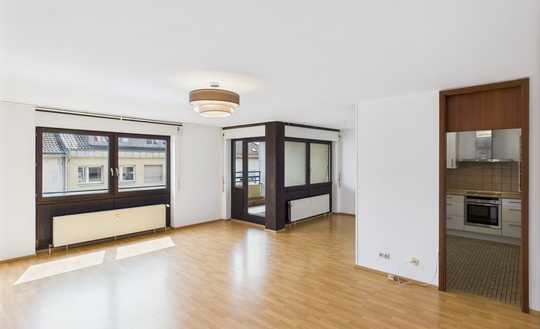 Zentral wohnen mit 3-Zimmern und Loggia