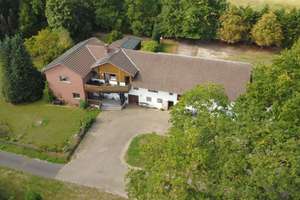Großzügiges Landhaus mit Mietswohnung, Pferdehaltung und 22 kW-Photovoltaikanlage in traumhafter All – Die vollständige Adresse der Immobilie erhältst du vom Anbieter., 31606 Warmsen – Vorschaubild 4