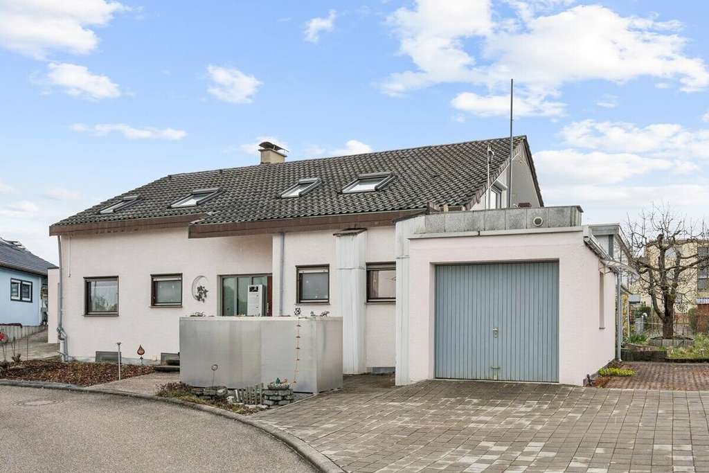Immobilie in Sersheim - Provisionsfrei – Familienfreundliches EFH + ELW in guter Wohnlage mit Sauna und sonniger Terrasse - Bild 0