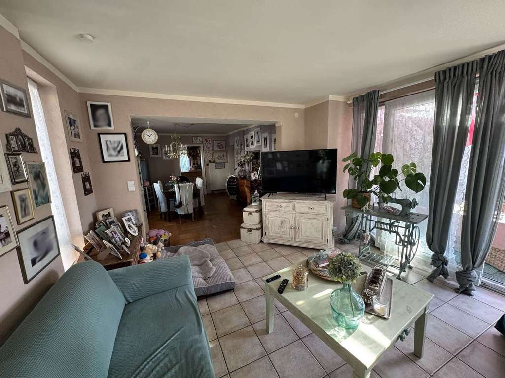 Immobilie in Kernen im Remstal - Teilweise vermietetes Drei-Famnilienhaus in energetisch guten Zustand mit Garten und Terrasse - Bild 4