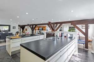 Mehrgenarationenhaus / Ferienhaus / Seminarhaus
Renoviert mit 3 Wohnungen / 686m² Wohfläche / Aufzu – Die vollständige Adresse der Immobilie erhältst du vom Anbieter., 84072 Au in der Hallertau – Vorschaubild 16