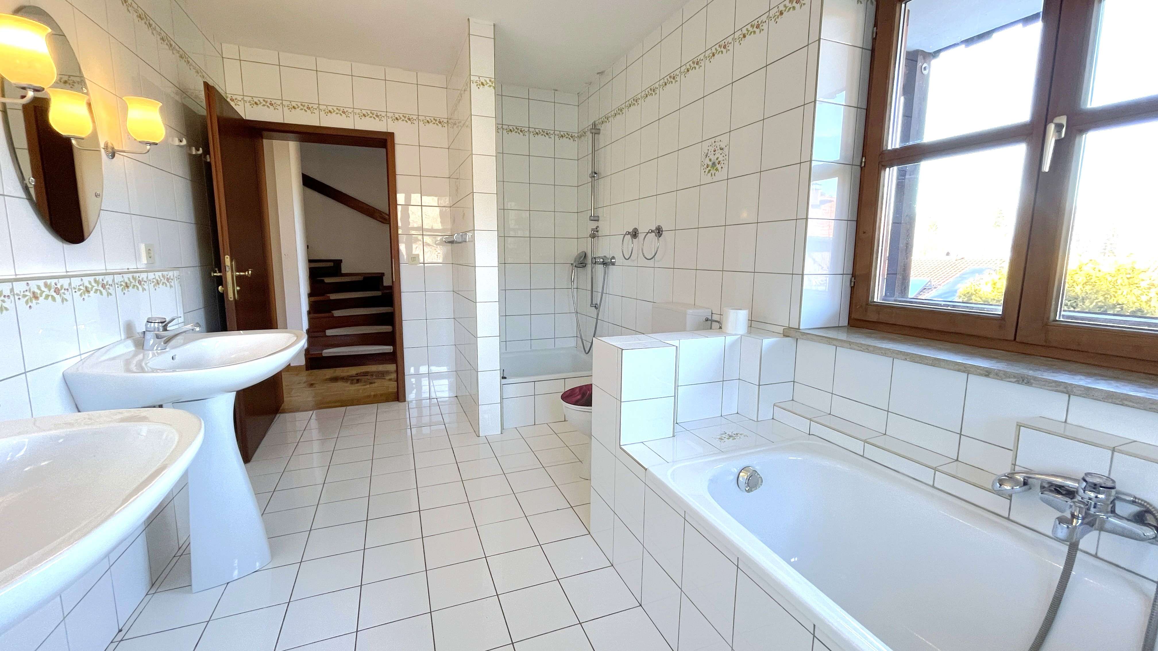 Immobilie in Lenggries - Großzügige Landhaus-Doppelhaushälfte in sehr guter und ruhiger Lage von Lenggries - Bild 1