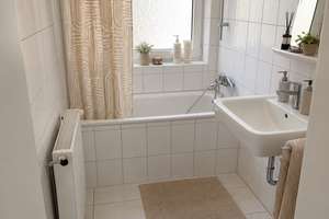 Willkommen Zuhause! Schöne helle 2-Zimmer-Wohnung im 2. OG zu vermieten – Selbecker Straße 36, 40472 Rath, Düsseldorf – Vorschaubild 2