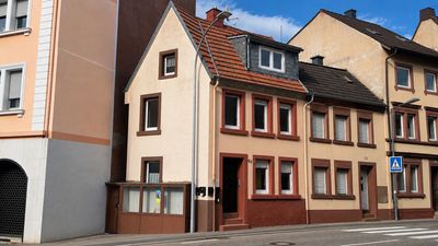 Investitionschance mit Potenzial – Dreifamilienhaus in zentraler Lage