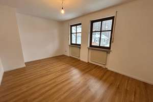 Charmantes Reihenmittelhaus mit Garten, Garage & 4 Zi. – ideal für Ihre Familie in Starnberg – Rettenberger Weg 12, 82319 Starnberg – Vorschaubild 3