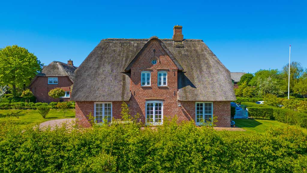 Immobilie in Oldsum - Wohnen unter Reet – idyllisches Anwesen mit schönem Grundstück - Bild 3