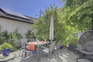 SCHÖNES REIHENENDHAUS MIT TRAUMHAFTEM GARTEN + TERRASSE UND GARAGE – Heilbronn (Kreis) – Vorschaubild 3