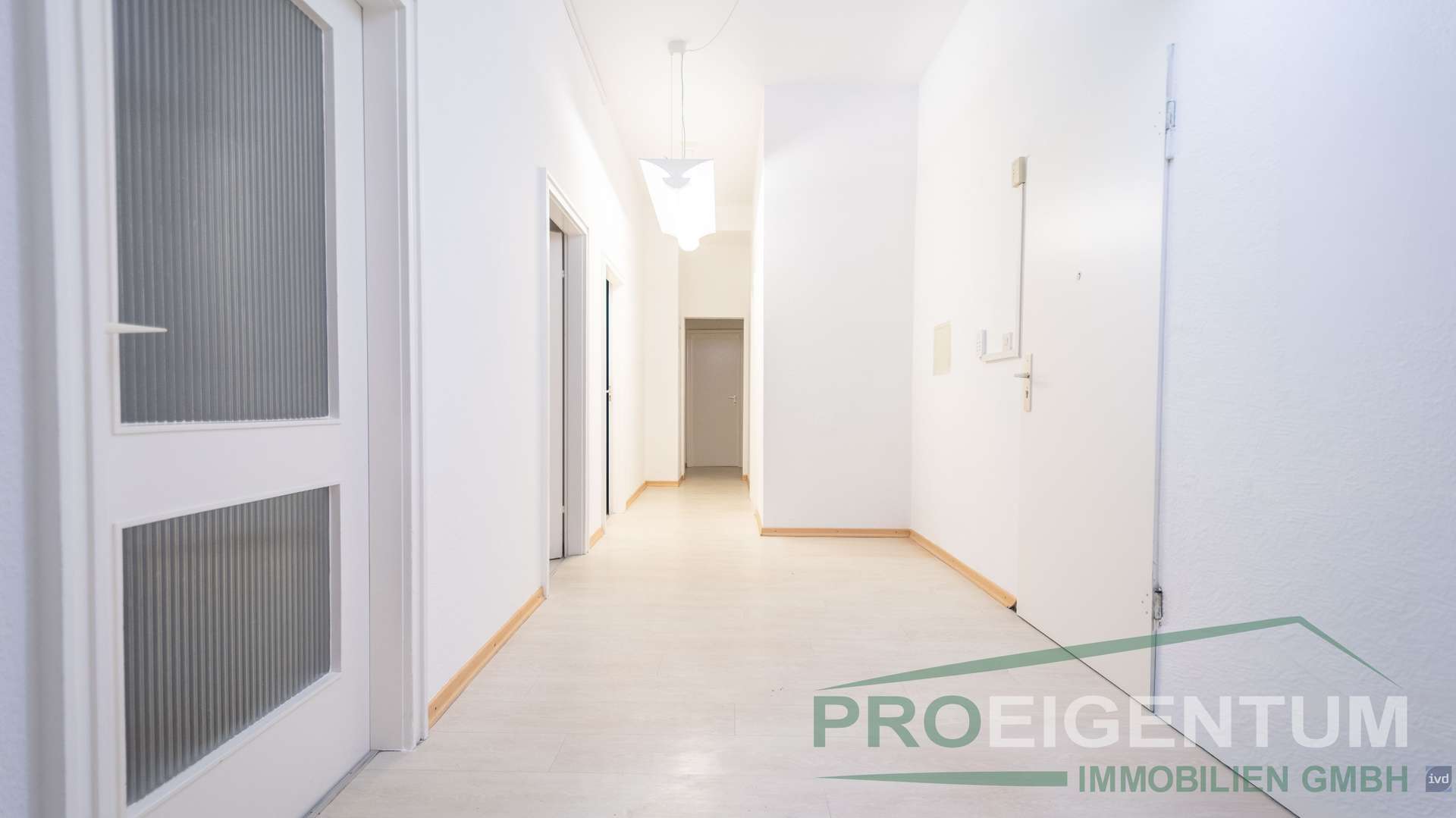 Bieterverfahren: Start bei € 250.000: 4-Zi., 89 m², Umnutzung in Wohnraum denkbar, bisher Praxis, München – Bild 4