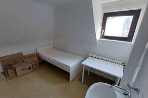 Monteur/Pendler/Student: WG-Zimmer saniert, möbliert,Aussicht,Küche/Bad-Mitbenutzung,ÖPNV bestens!