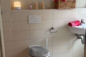 STADTRAND-  WOHNUNG MIT HAUSCHARAKTER UND DOPPELGARAGE – Die vollständige Adresse der Immobilie erhältst du vom Anbieter., 99098 Büßleben, Erfurt – Vorschaubild 4