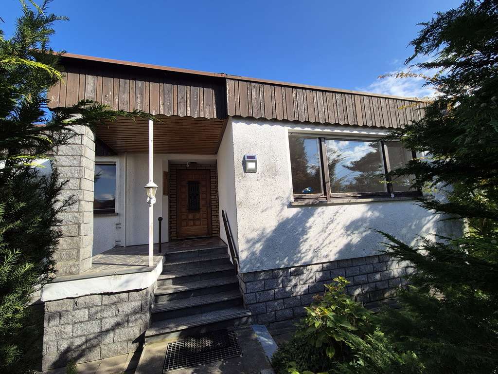 Immobilie in Malschwitz - Malešecy - Einfamilienhaus Bungalow, unterkellert, provisionsfrei vom Eigentümer - Bild 0