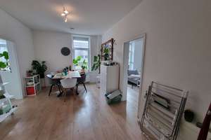 ***Neuwertige 3-Zi.-Wohnung mit EBK im Erdgeschoss***