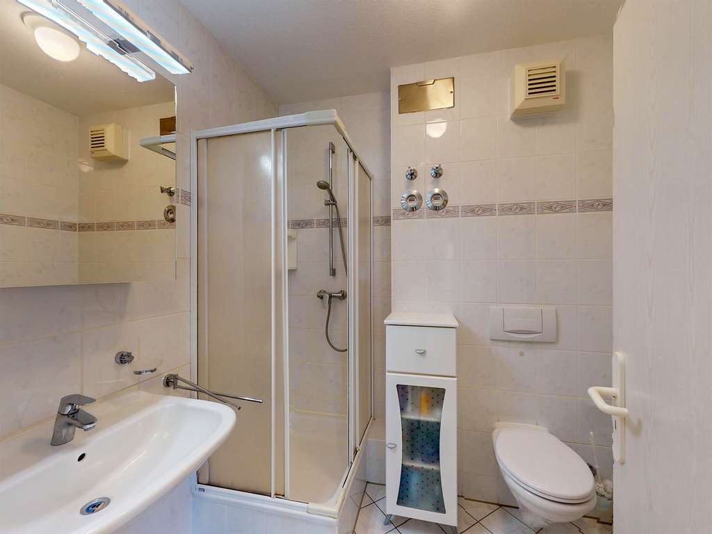 Immobilie in Binz - Gemütliche Wohnung im Ostseebad Binz – mit Balkon und Stellplatz, ideal als Erst- oder Zweitwohnsitz - Bild 4