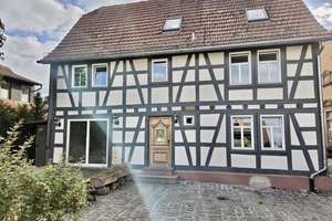 Großzügiges Fachwerkhaus in Hanau-Kesselstadt mit Terrasse und kl. Garten